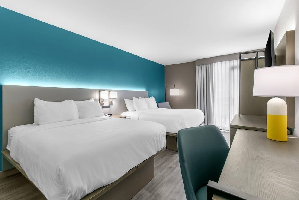 Comfort Inn & Suites 1
