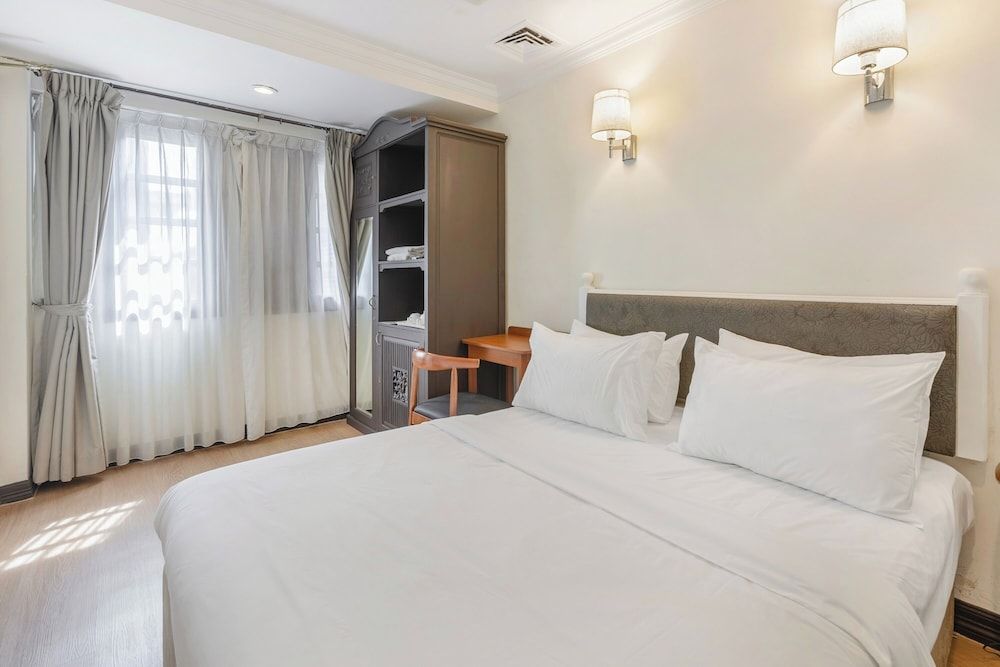 iNN at Temple St by Q Loft Newly Renovated 1