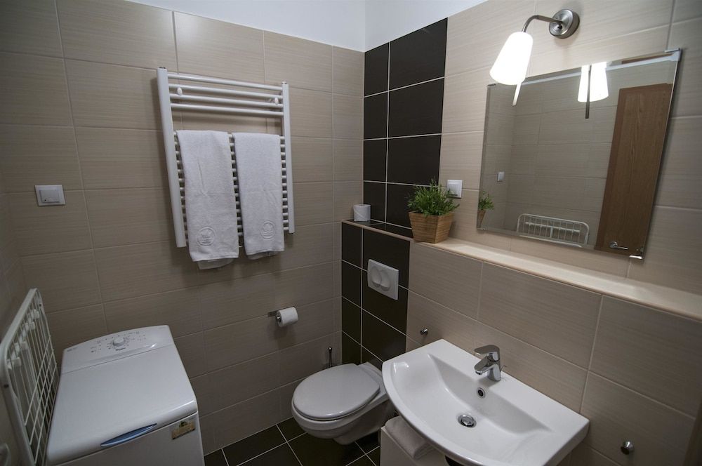 Corvin Center Suites 2