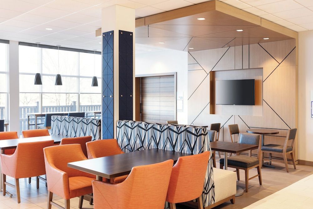 Holiday Inn Express & Suites Plainwell by IHG 1
