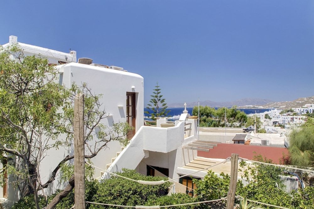 Studios and Suites Rania 1