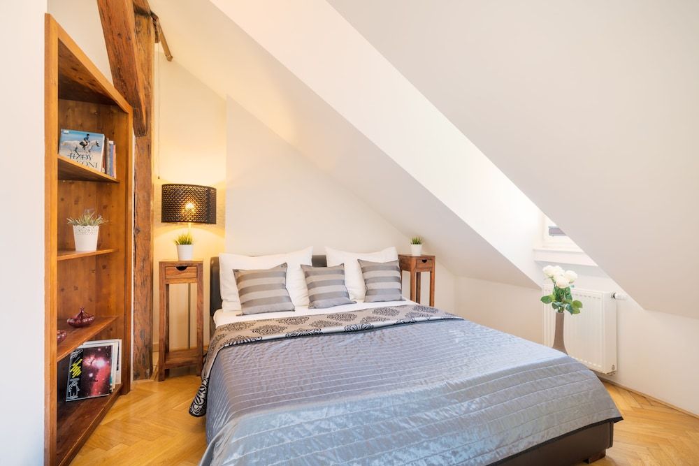 Old Town Square Premium Residence 2