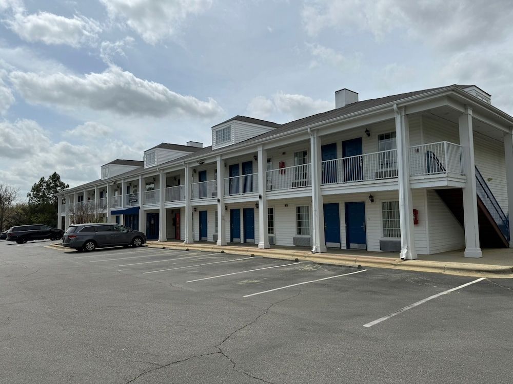 Brentwood Inn & Suites 1