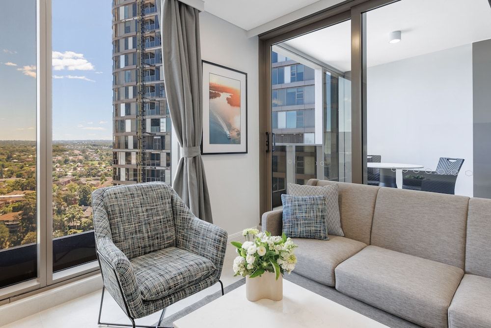 Meriton Suites George Street, Parramatta 1