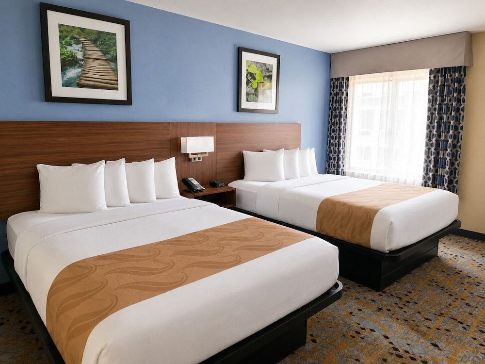 Holiday Lodge Hotel and Conference Center 1