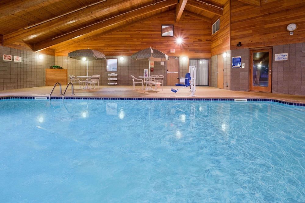 AmericInn by Wyndham Coon Rapids 1