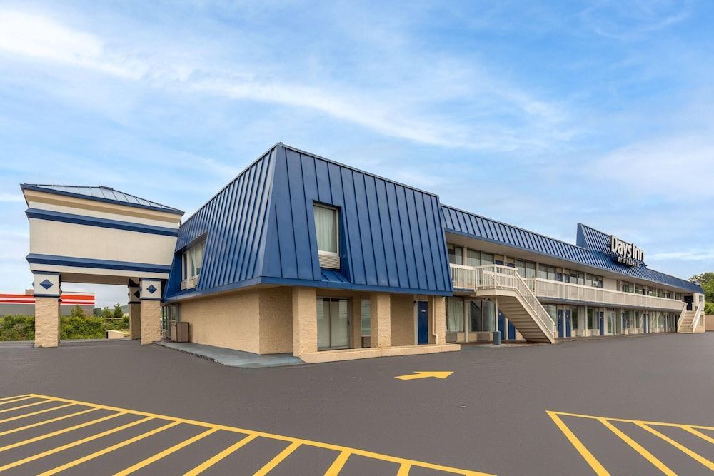 Days Inn by Wyndham Harrisonburg 1