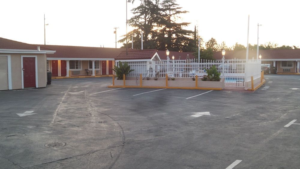 Holiday Motel Oakdale 1