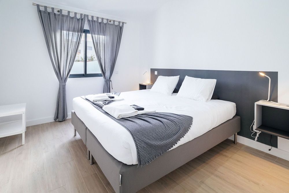 Oura Villa V2 Flores 1