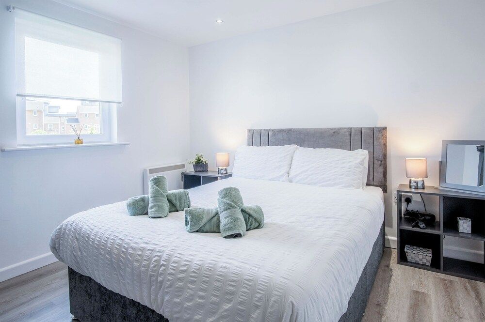 Beach View - 2 Bed Apartment - Llanelli 2