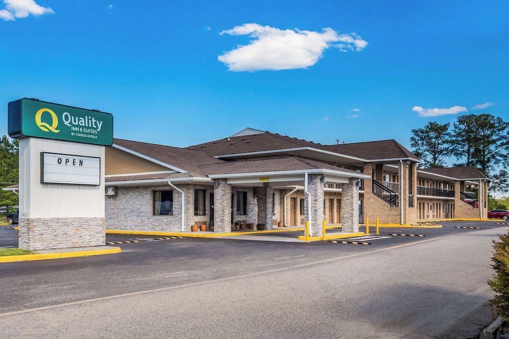 Quality Inn & Suites Suffolk West 1