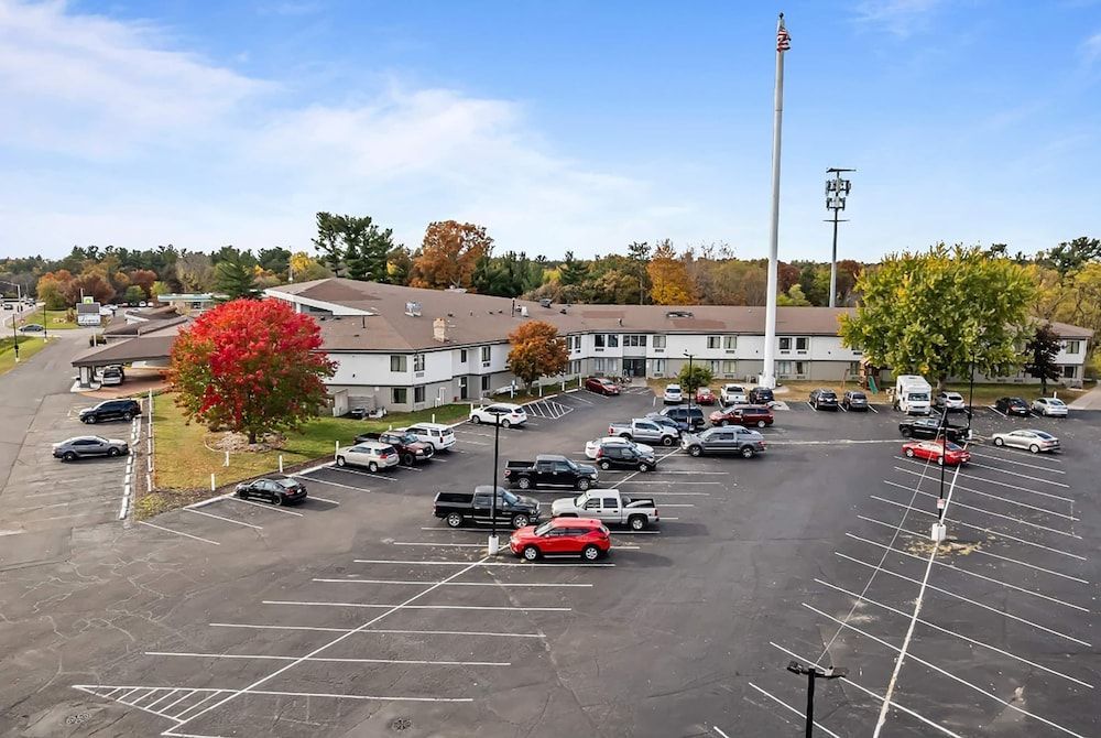 Ramada by Wyndham Stevens Point 1