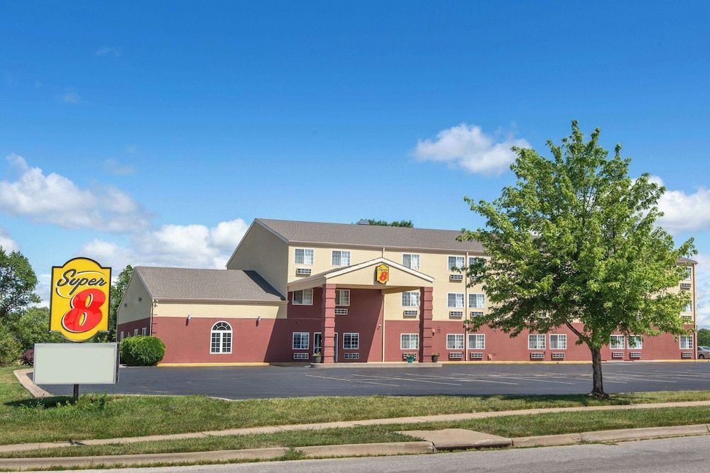 Super 8 by Wyndham Ottawa 1