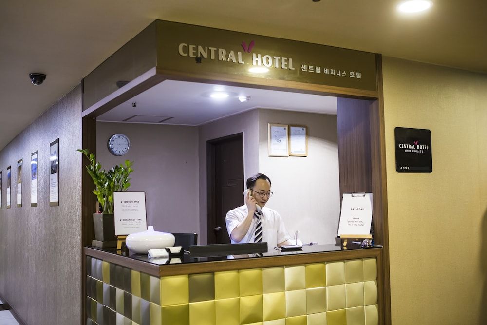 Central Hotel 2
