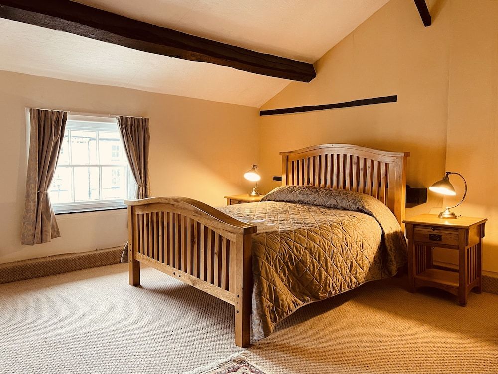 Cain Valley Hotel 2
