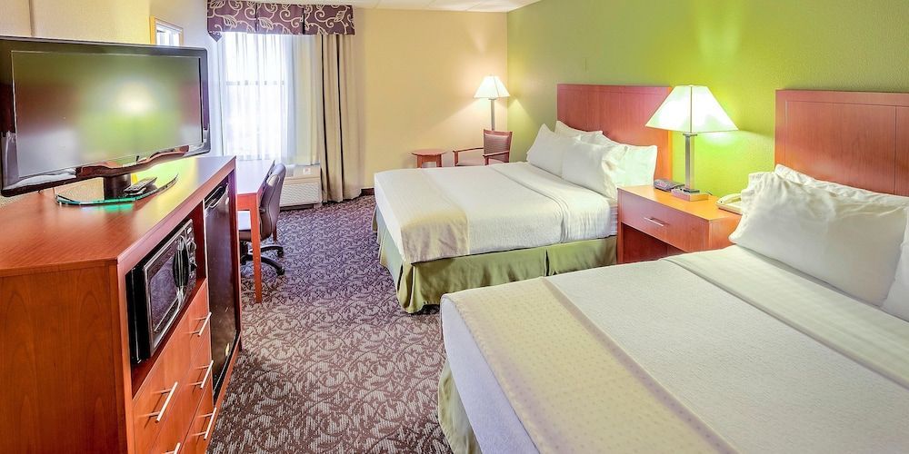 Quality Inn & Suites Downtown Mansfield 2