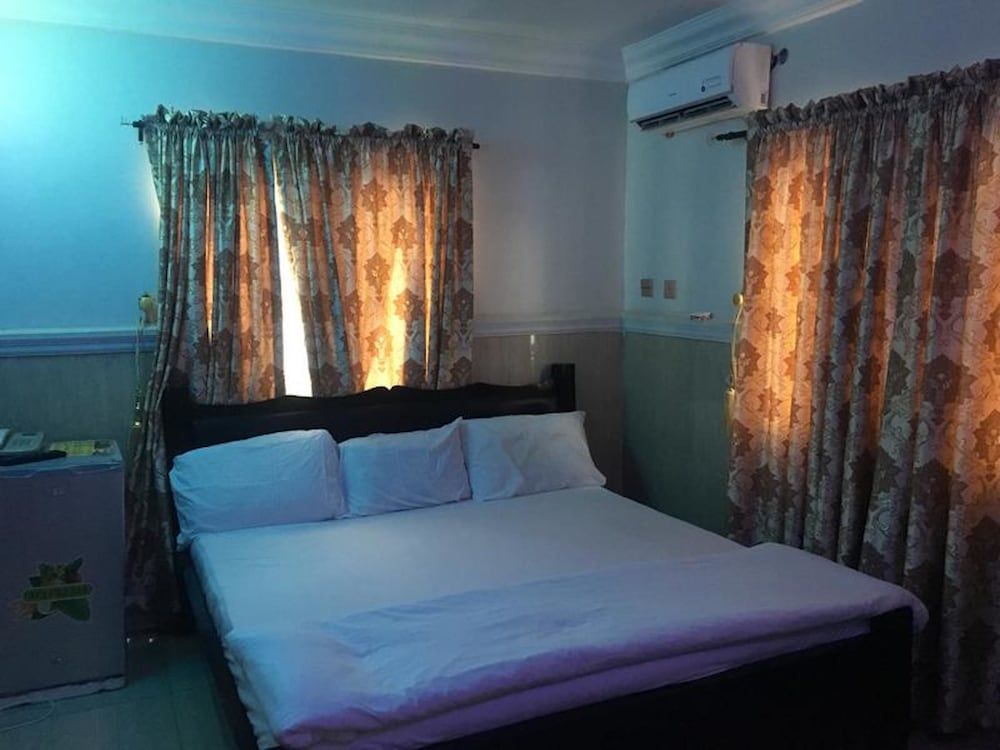 Royal Castle Hotel 1