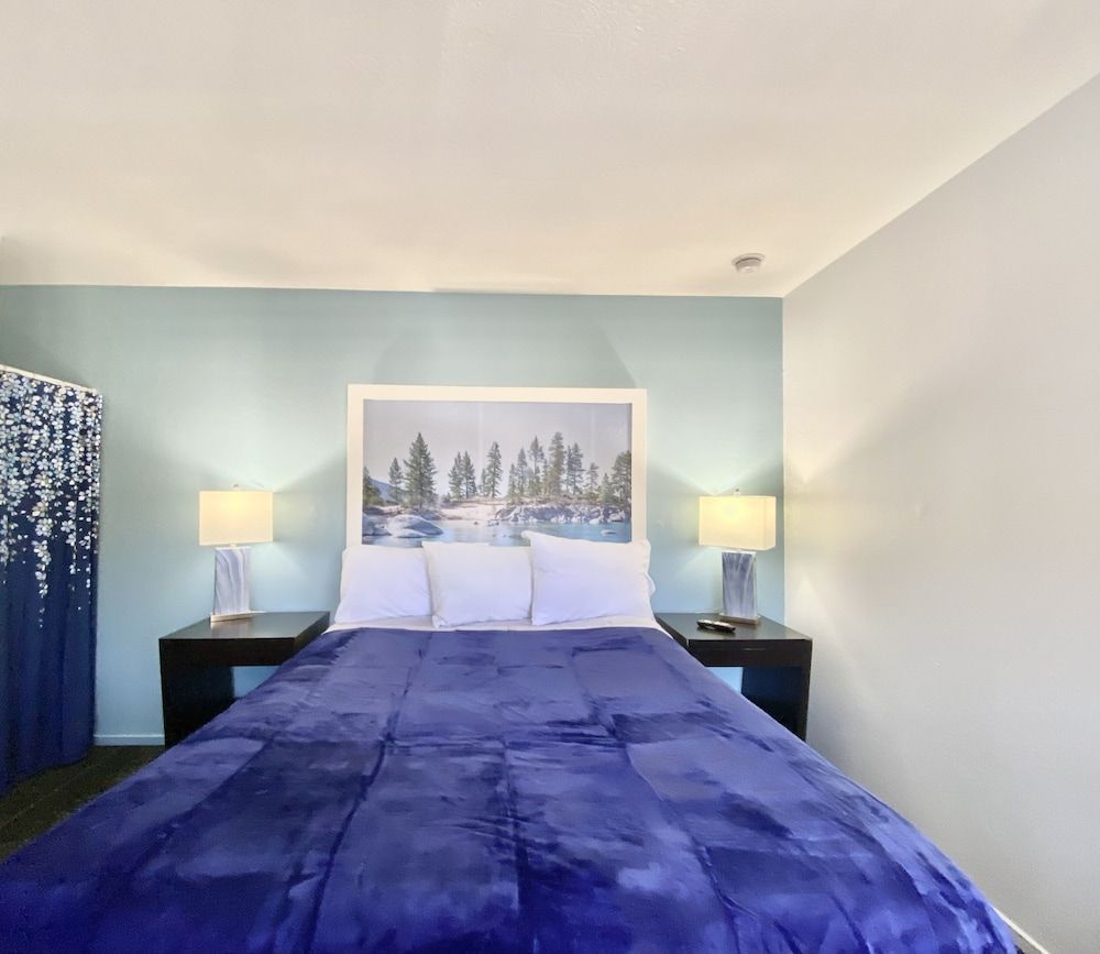 Bluebird Day Inn & Suites 2