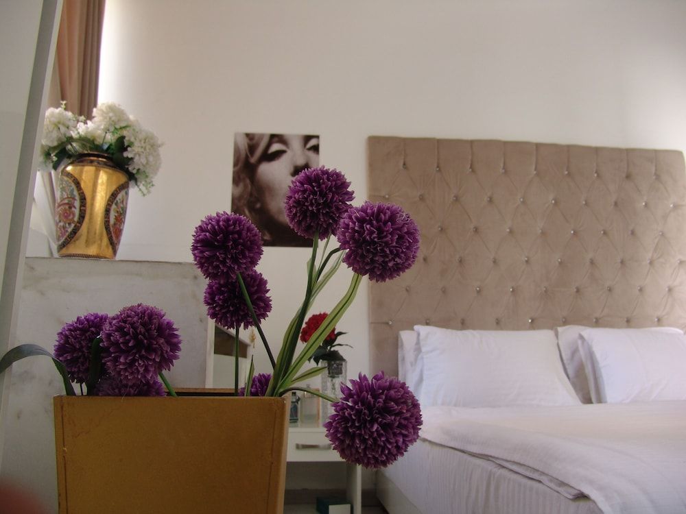 Velvet Hotel 1