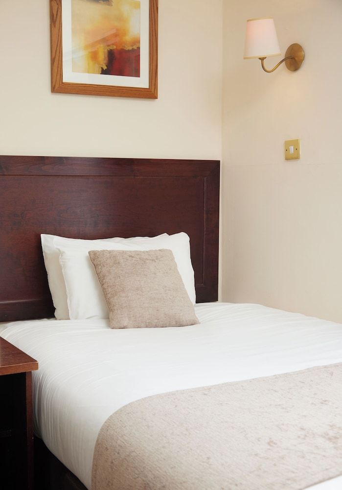 The Bell Hotel Woburn By Greene King Inns 1