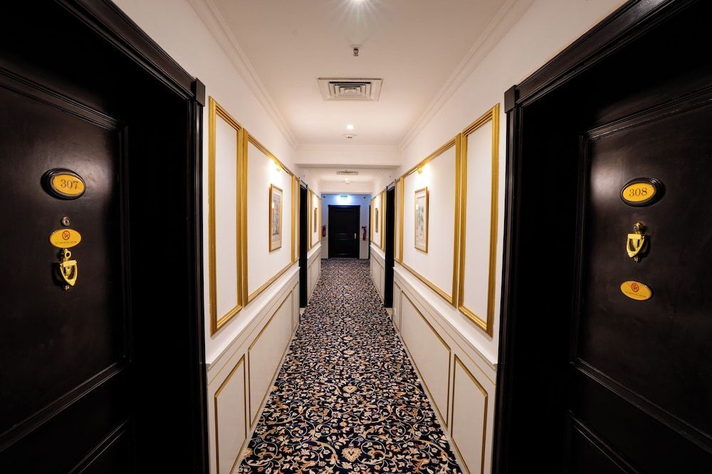 Luxe Avenue Hotel 2