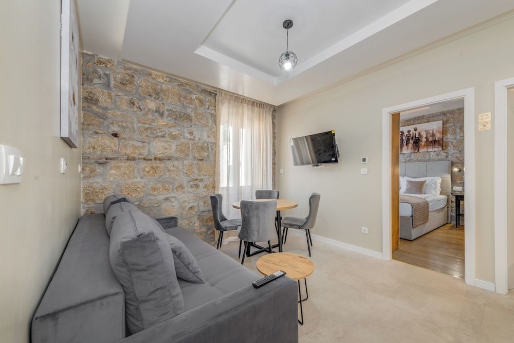 InMotion Luxury Rooms 1