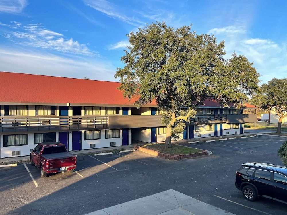 Studio 6 Suites Shreveport, LA – Industrial Loop 1