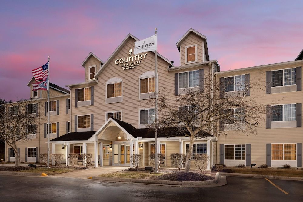 Country Inn & Suites by Radisson, Springfield, OH 1