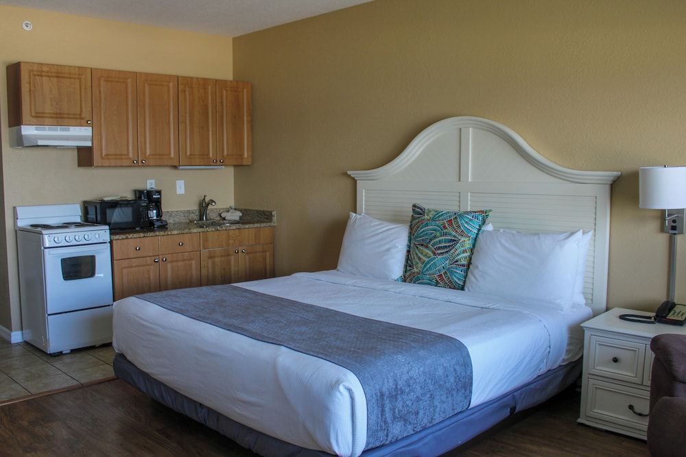 Shoreline Island Resort - Exclusively Adult 1