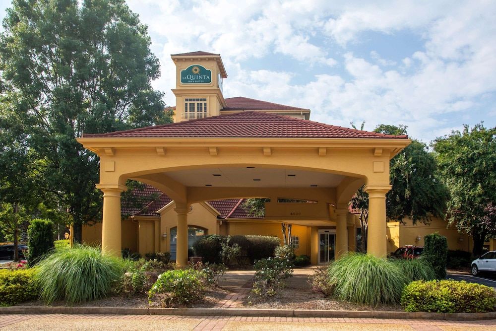 La Quinta by Wyndham Charlotte Airport South 1