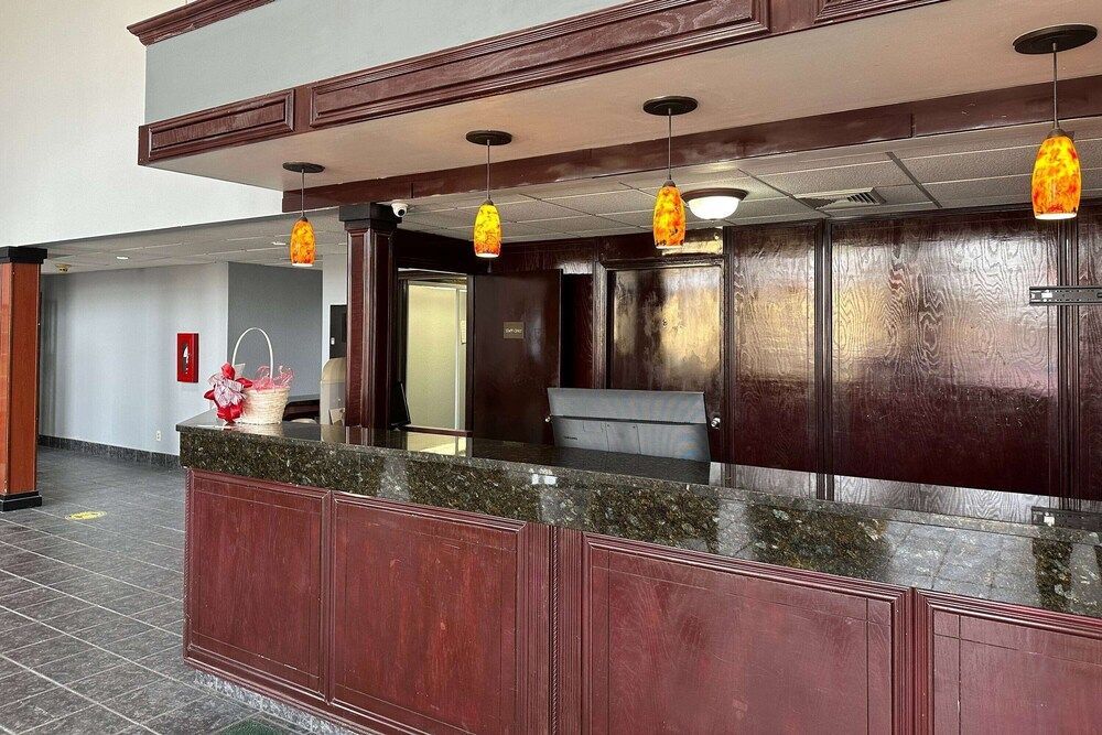 Baymont by Wyndham Flint Airport North 2