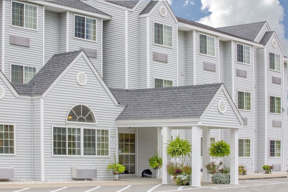 Microtel Inn and Suites Gassaway 1