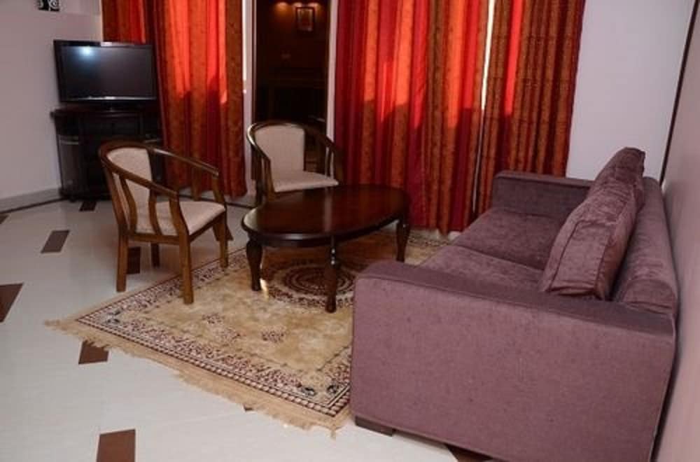 Hotel Les Ambassadeurs 2