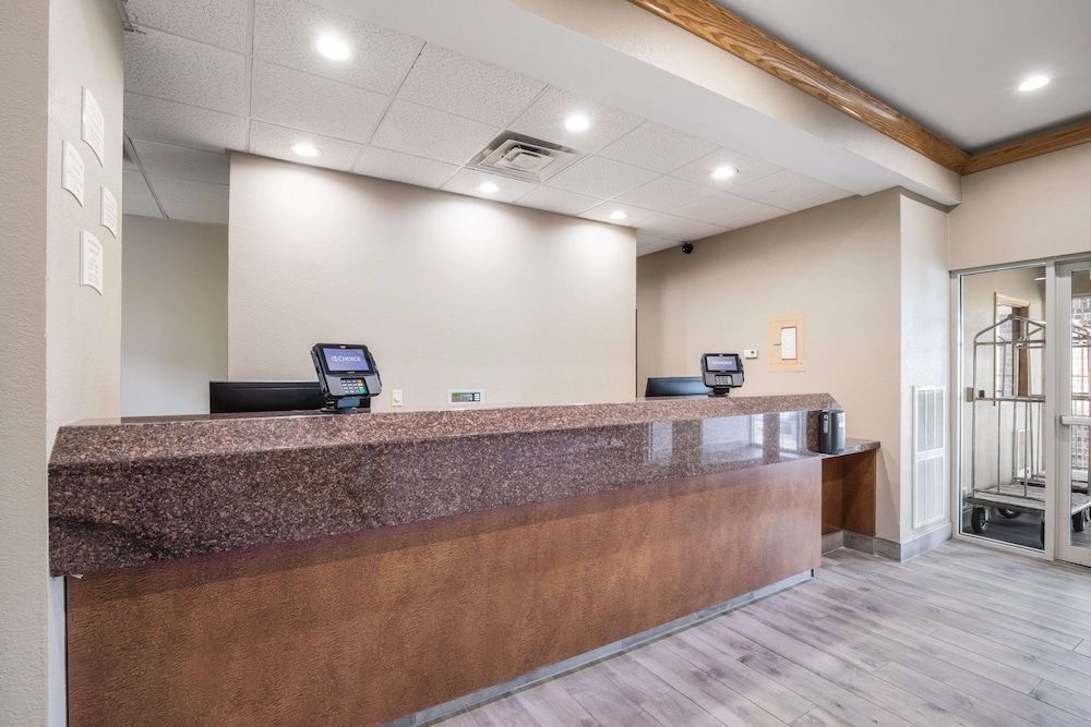 Quality Inn & Suites Lodi I-90 2