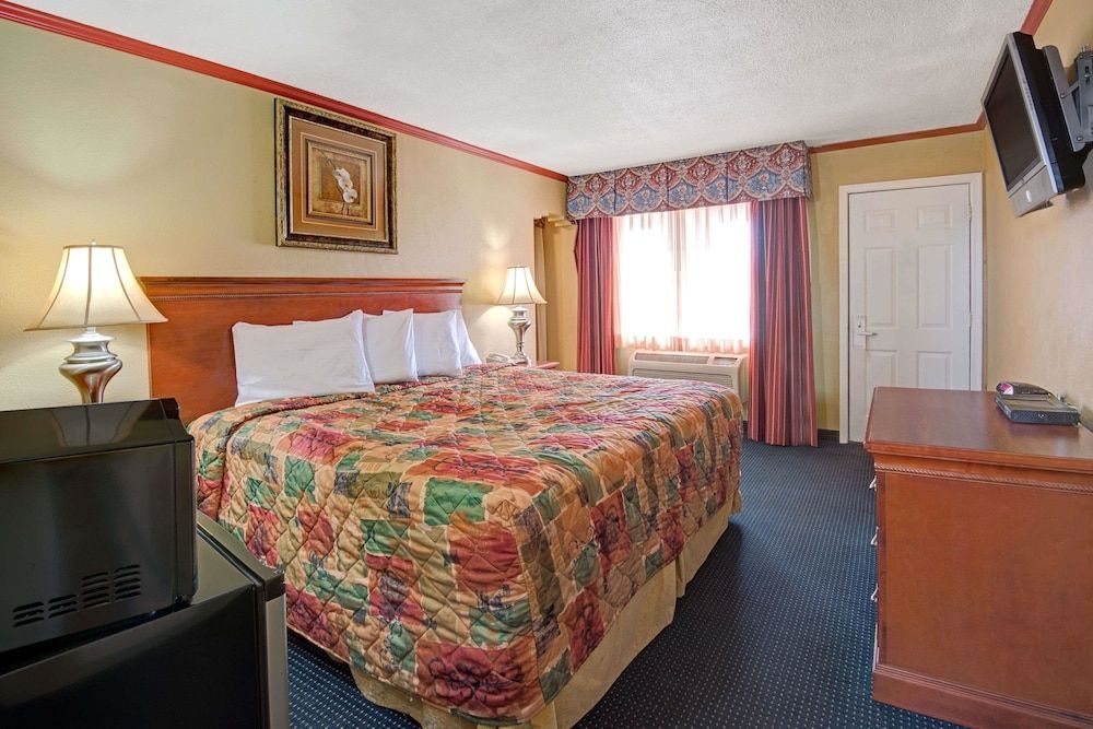 Days Inn by Wyndham Albuquerque Downtown 2