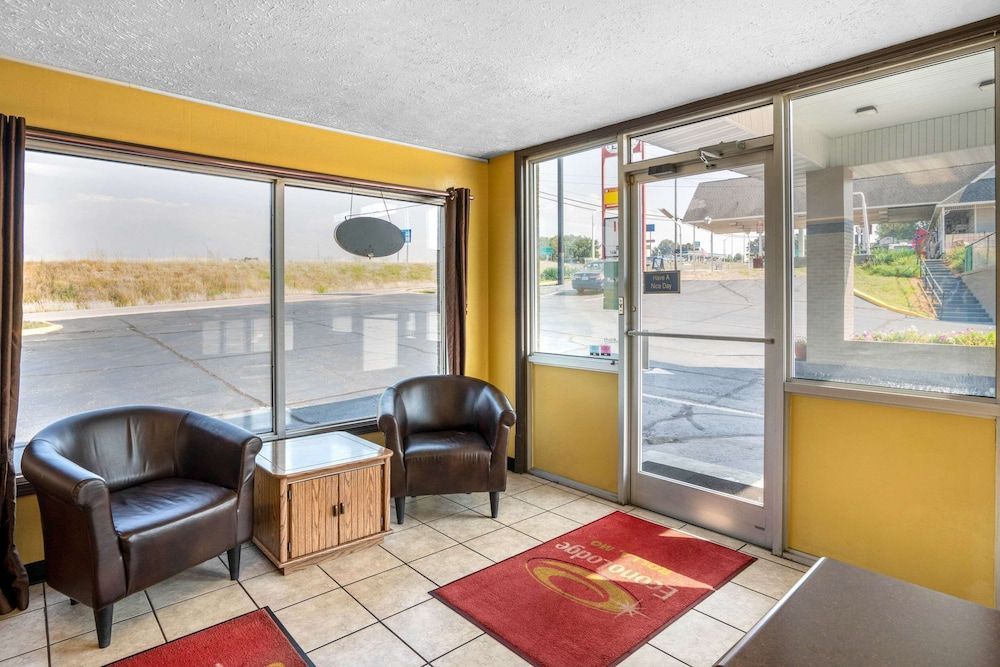 Econo Lodge near Missouri University of Science and Technology 2