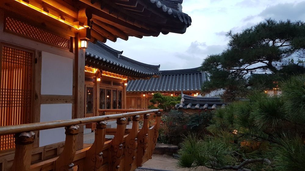 Wiyeonjae Hanok Stay 1
