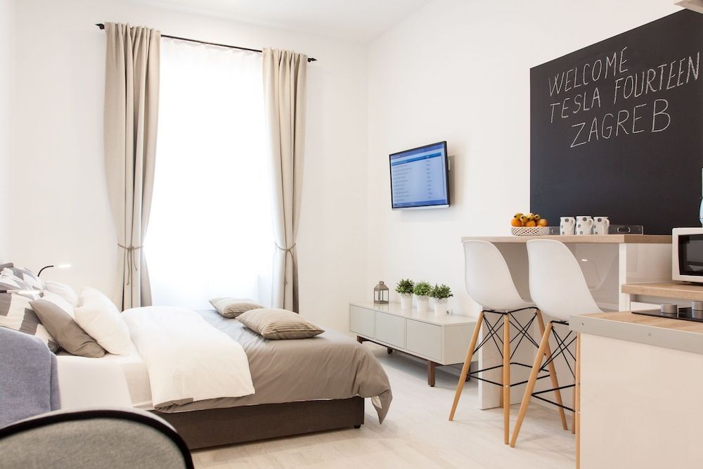 Tesla Boutique Apartments & Rooms 1