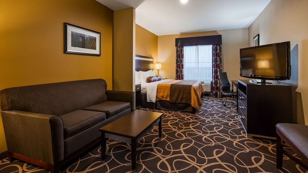 Best Western Plus Kenedy Inn 1