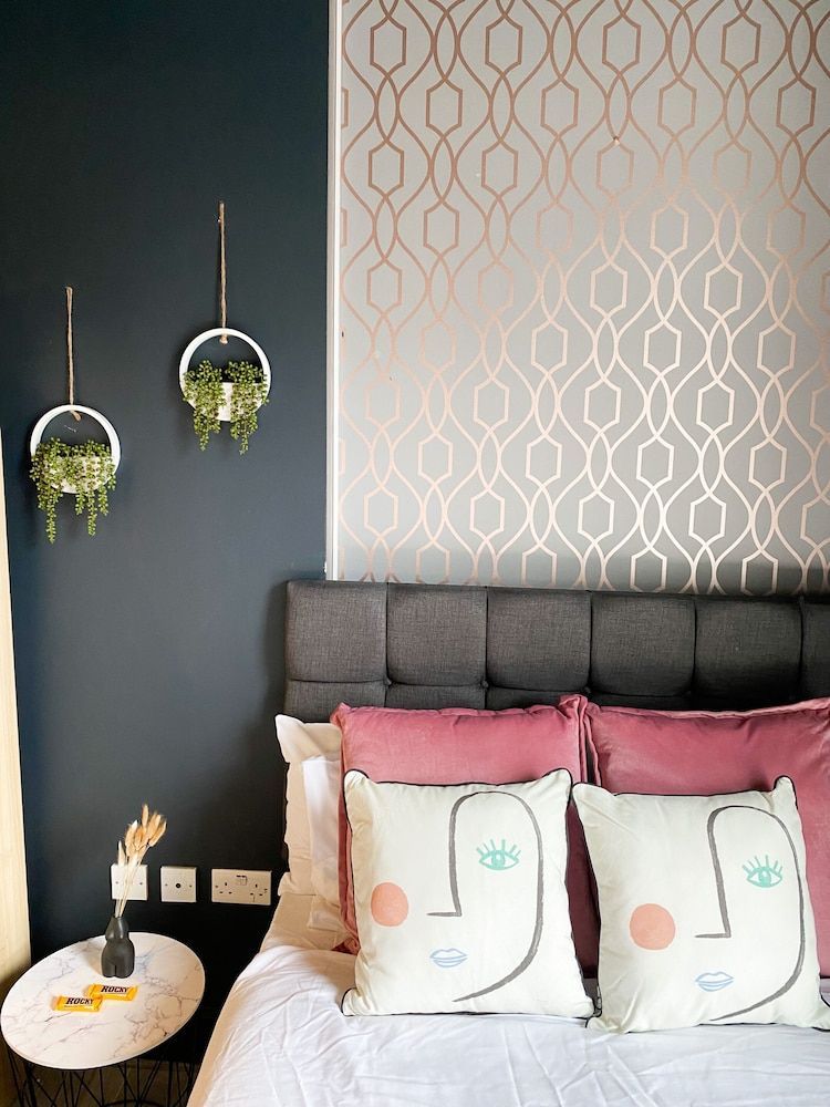 Holland Rd Studios Close to Olympia London 1