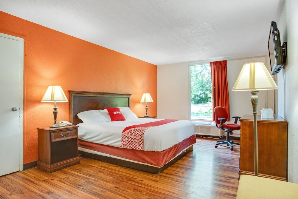 OYO Hotel Mona Lake Muskegon 1