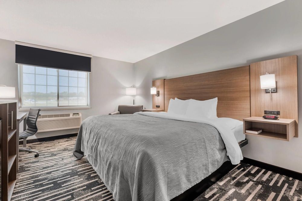 Quality Inn Chesterton near Indiana Dunes National Park I-94 1