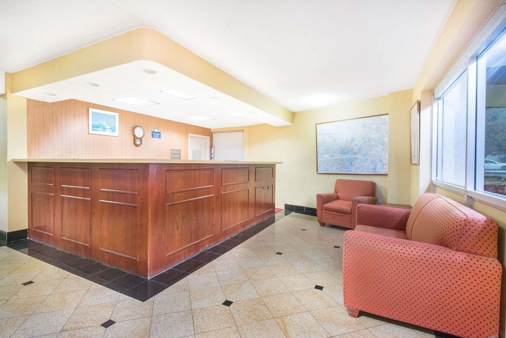 Days Inn by Wyndham Arlington Pentagon 2
