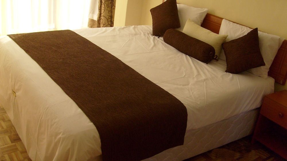 Golden Gates Hotel 2