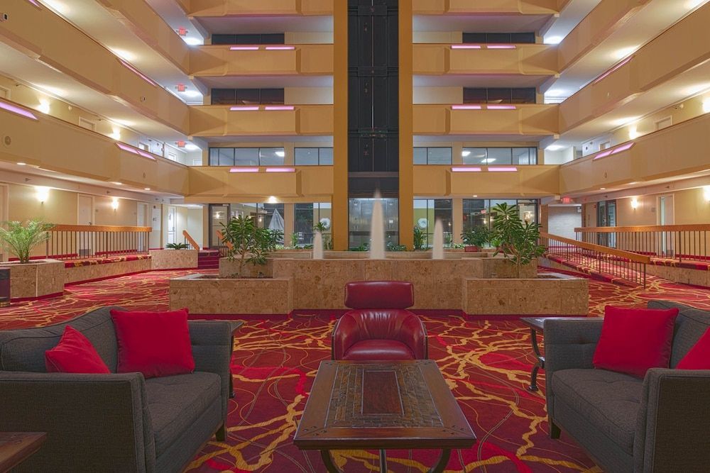MCM Elegante Hotel & Suites Lubbock 1