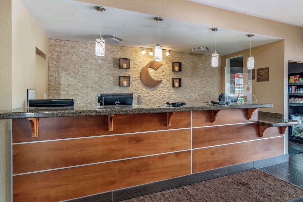 Comfort Inn & Suites Junction City - near Fort Riley 2