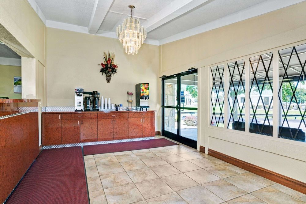 Knights Inn Charleston 2