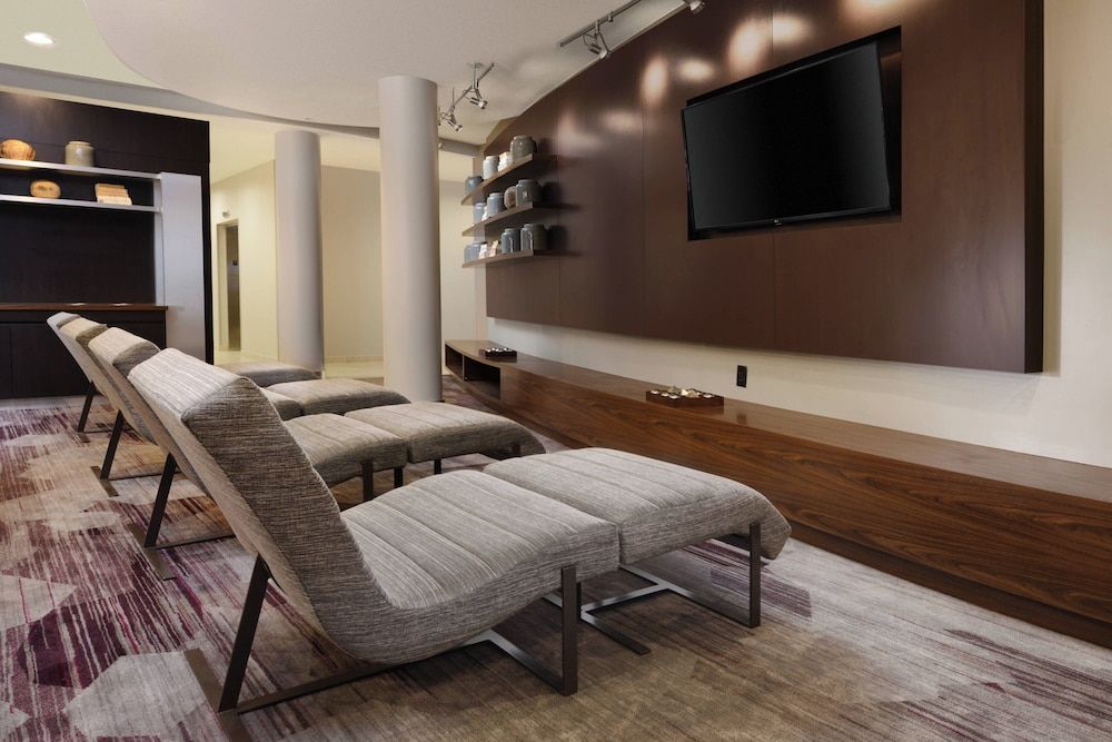 Courtyard Marriott Houston Pearland 2