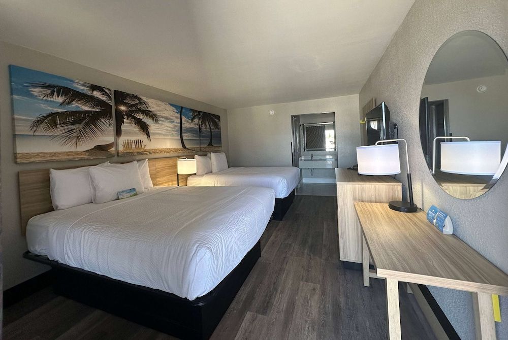 Days Inn by Wyndham Fort Myers 2