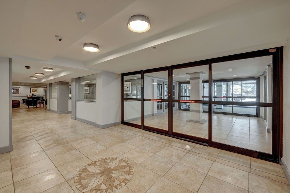 Riverside Hotel & Conference Center 2